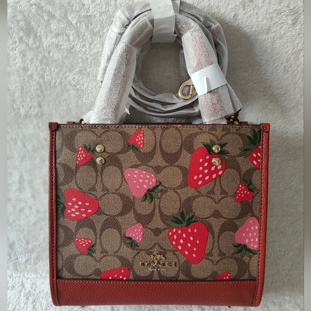 Dempsey Tote 22 In Signature Canvas With Wild Strawberry Print